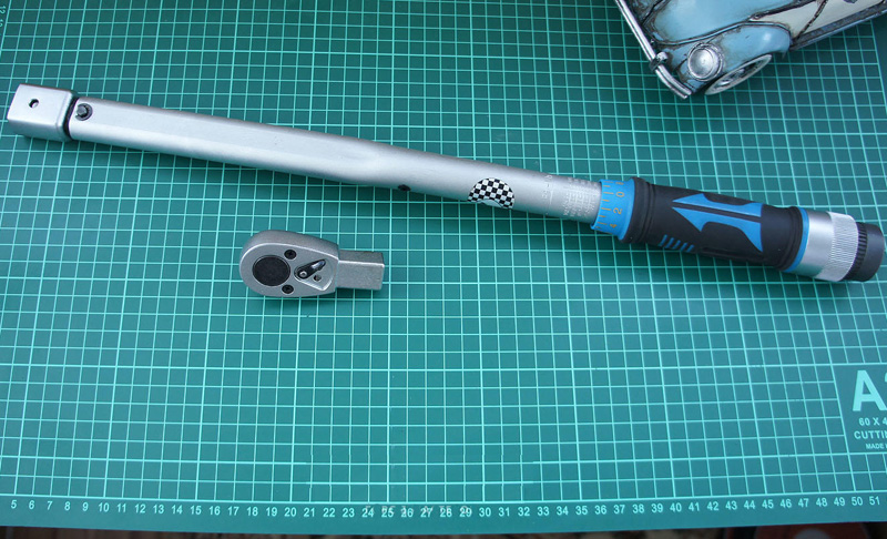 Динамометрический ключ Licota со сменными насадками